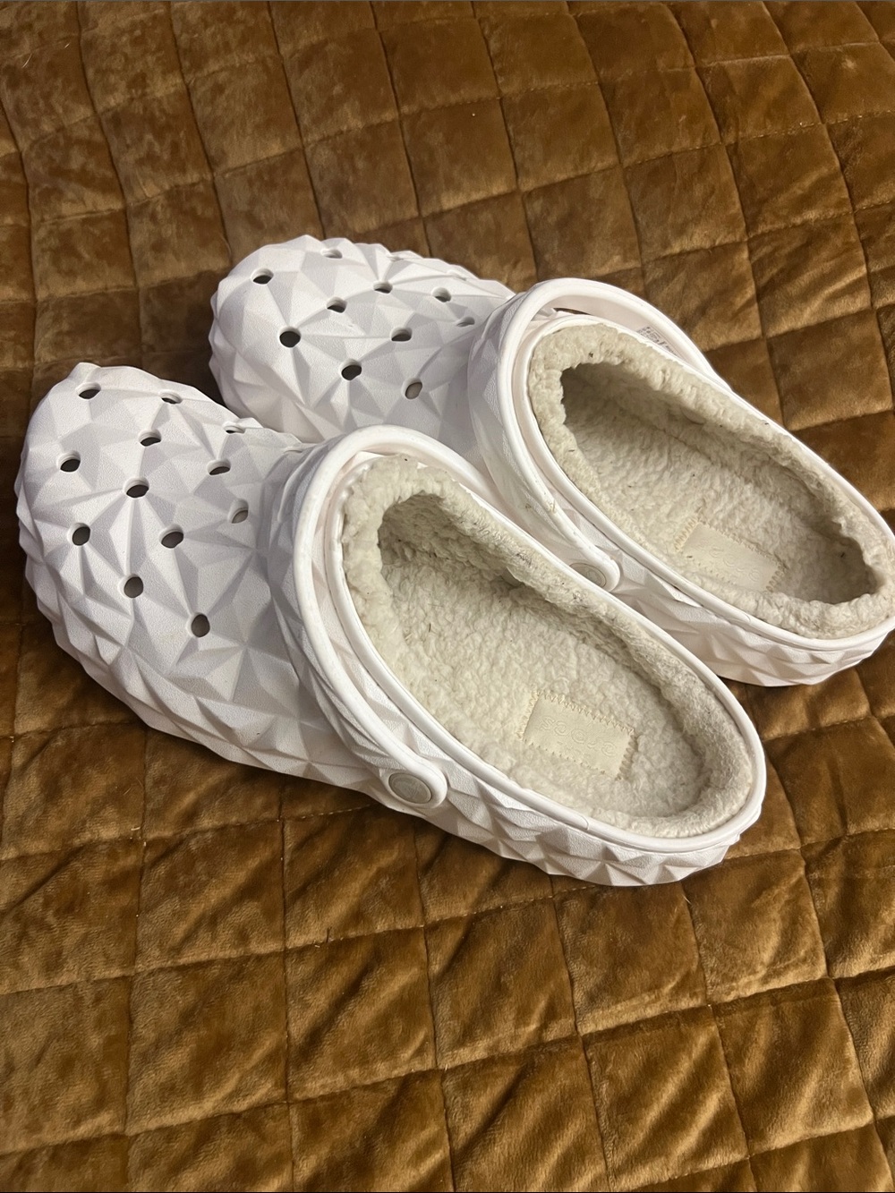 🔥GEOMETRIC WHITE CROCS SIZE 12 RARE EUC